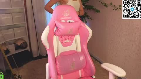 LINA online show from April 15, 1:12 am