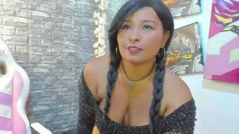 Snapshot of lina_sanchezih chatting on May 5, 8:06 pm LINA SANCHEZ online show from May 5, 8:06 pm