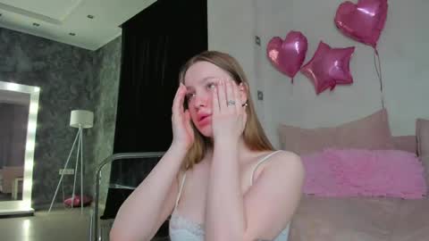 Snapshot of lina_smilee chatting on May 28, 1:47 am Lina online show from May 28, 1:47 am