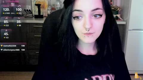 Snapshot of lina_tyaan chatting on February 25, 10:47 am Lina 3 1715622743 online show from February 25, 10:47 am