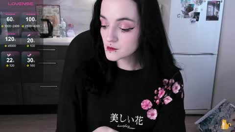 Lina 3  1715622743 online show from April 1, 8:15 am