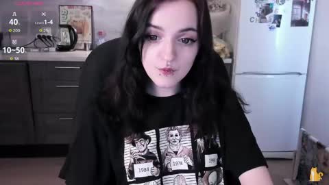 Lina 3  1715622743 online show from April 13, 7:14 am