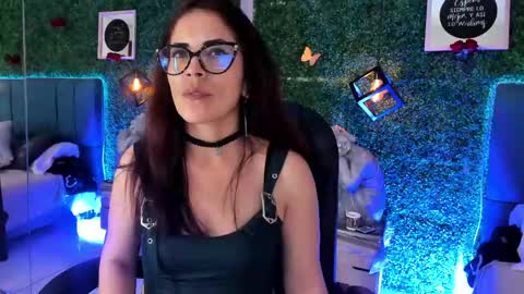 Snapshot of linagh chatting on April 30, 11:27 am Lina online show from April 30, 11:27 am