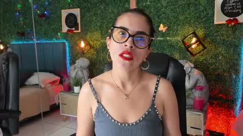 Snapshot of linagh chatting on May 15, 11:28 am Lina online show from May 15, 11:28 am