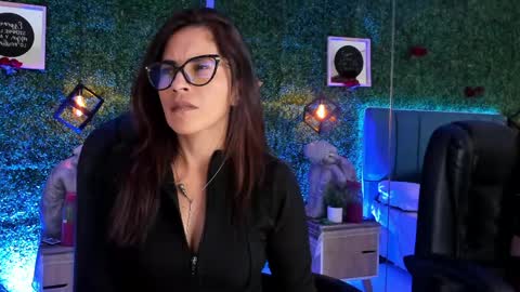 Snapshot of linagh chatting on May 25, 11:27 am Lina online show from May 25, 11:27 am