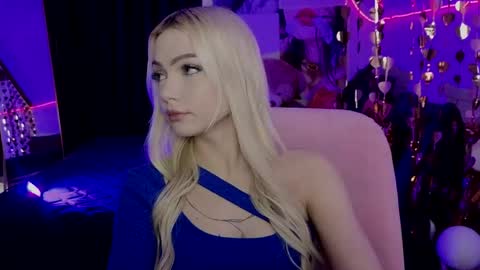Snapshot of linalirian chatting on May 6, 10:09 am I am Lina online show from May 6, 10:09 am