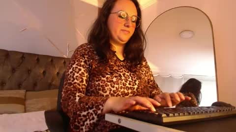 Snapshot of linceadictiva chatting on May 26, 1:40 pm LINCE online show from May 26, 1:40 pm