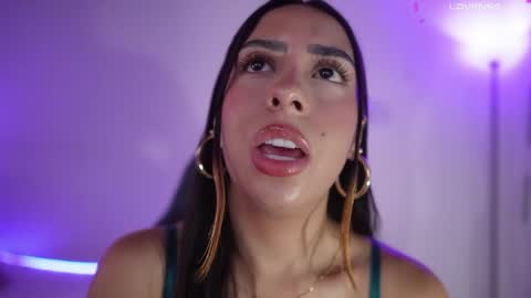 Snapshot of lincy_rios chatting on May 15, 2:13 pm Lincy Rios online show from May 15, 2:13 pm