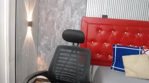 Snapshot of linda__mature chatting on June 14, 12:18 pm Linda online show from June 14, 12:18 pm