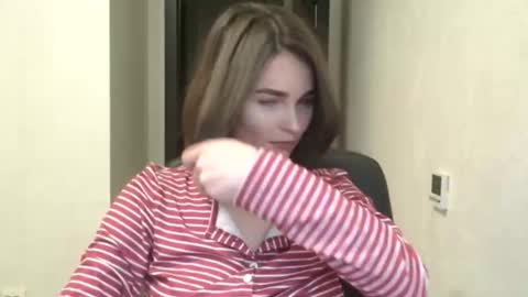 Snapshot of linda_aa chatting on April 26, 7:11 pm Linda online show from April 26, 7:11 pm
