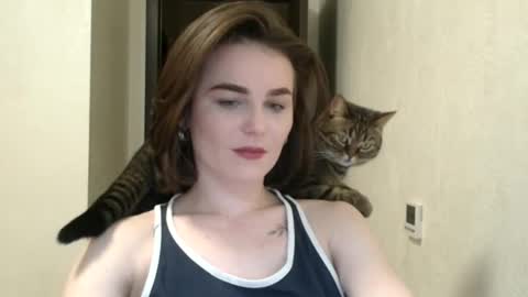 Snapshot of linda_aa chatting on May 5, 6:16 pm Linda online show from May 5, 6:16 pm