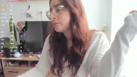 Giggles  online show from December 19, 2:35 pm