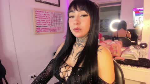 Lindaa maria  online show from April 7, 2:56 am