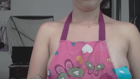 Snapshot of linda_naomi chatting on February 21, 10:22 pm naomi online show from February 21, 10:22 pm