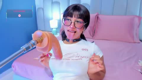 Snapshot of linda_sofi__ chatting on April 30, 8:57 pm linda_sofi__ online show from April 30, 8:57 pm