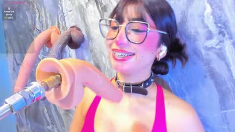 Snapshot of linda_sofi__ chatting on June 4, 9:54 pm linda_sofi__ online show from June 4, 9:54 pm