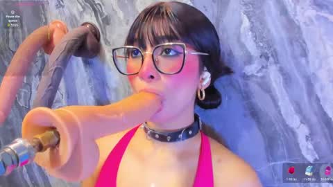 Snapshot of linda_sofi__ chatting on June 5, 9:42 pm linda_sofi__ online show from June 5, 9:42 pm