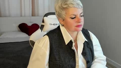 Snapshot of linda_zefir chatting on April 11, 1:21 am Linda Zefir online show from April 11, 1:21 am