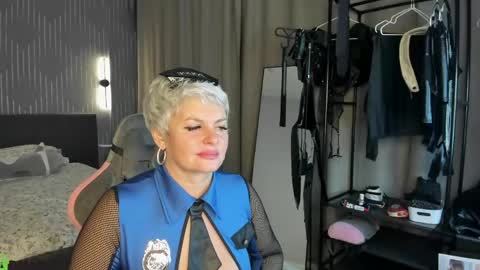 Snapshot of linda_zefir chatting on April 17, 1:41 am Linda Zefir online show from April 17, 1:41 am