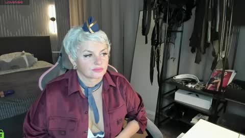 Snapshot of linda_zefir chatting on April 18, 1:31 am Linda Zefir online show from April 18, 1:31 am