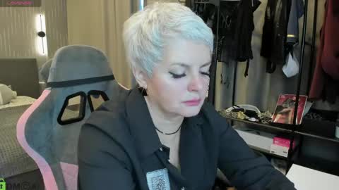 Snapshot of linda_zefir chatting on April 20, 1:08 am Linda Zefir online show from April 20, 1:08 am