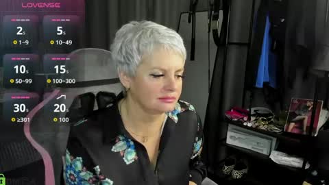Snapshot of linda_zefir chatting on April 21, 1:42 am Linda Zefir online show from April 21, 1:42 am