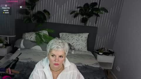 Snapshot of linda_zefir chatting on April 26, 1:14 am Linda Zefir online show from April 26, 1:14 am