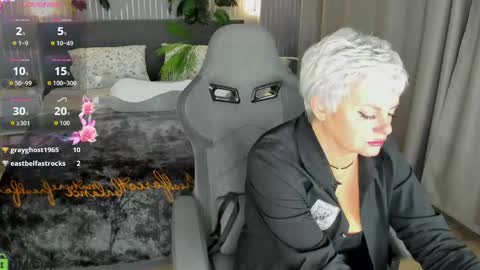 Snapshot of linda_zefir chatting on May 7, 1:22 am Linda Zefir online show from May 7, 1:22 am