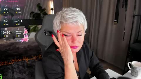 Snapshot of linda_zefir chatting on May 9, 1:22 am Linda Zefir online show from May 9, 1:22 am