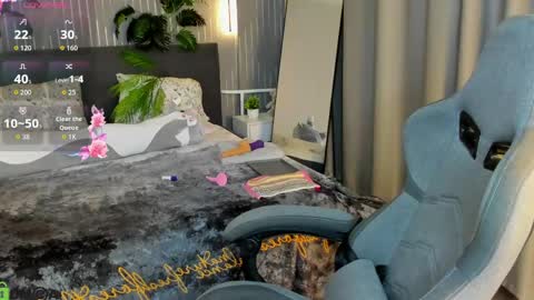 Snapshot of linda_zefir chatting on May 15, 1:23 am Linda Zefir online show from May 15, 1:23 am