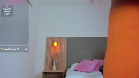 L I N D A online show from February 24, 7:34 pm