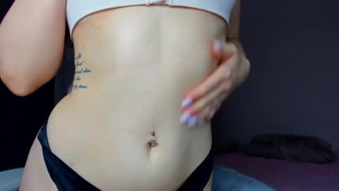 Snapshot of lindaa_rose chatting on January 7, 8:31 pm linda Mon Tue Thu Fri Sun Sa GMT 3 1000pm - 1700pm online show from January 7, 8:31 pm