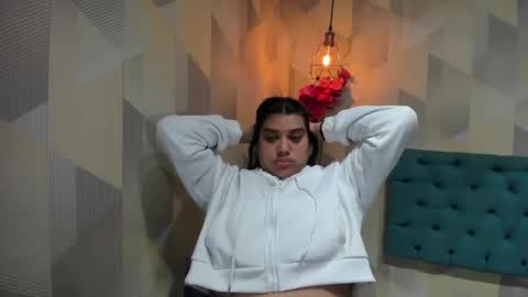 Snapshot of lindabreexlove chatting on June 8, 1:39 am online show from June 8, 1:39 am