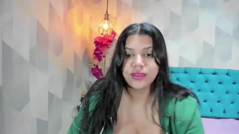 Snapshot of lindabreexlove chatting on June 8, 2:39 pm online show from June 8, 2:39 pm