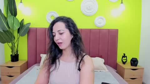 Snapshot of lindainsatiable chatting on May 8, 1:33 am Linda online show from May 8, 1:33 am