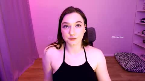 Snapshot of lindamlem chatting on December 2, 5:41 pm Call me Linda online show from December 2, 5:41 pm