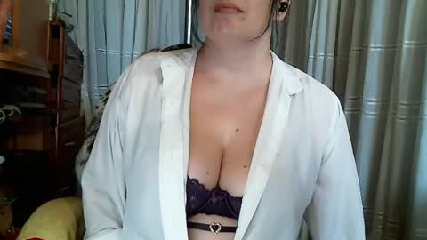 Snapshot of lindasweet53 chatting on July 30, 8:35 am lindasweet53 online show from July 30, 8:35 am