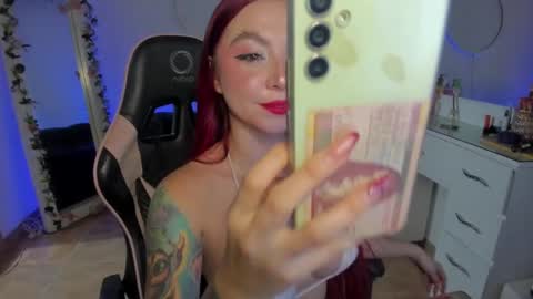 Snapshot of lindsay_khaleesi chatting on January 7, 4:50 am Lindsay online show from January 7, 4:50 am