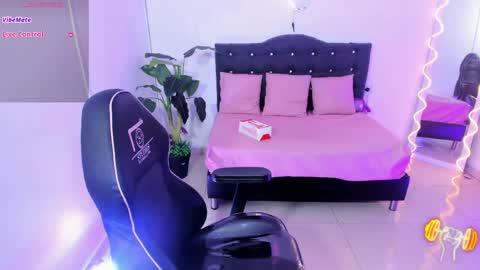 Linda  online show from May 7, 4:18 am