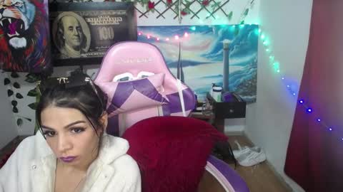 lindsey_2023 online show from December 4, 8:45 am