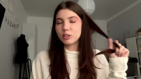 Snapshot of lindseysales chatting on March 20, 1:27 pm Linda online show from March 20, 1:27 pm