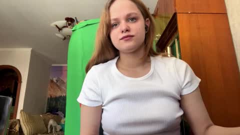 Snapshot of linettehnatow chatting on February 4, 10:21 am Eva online show from February 4, 10:21 am