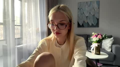 Snapshot of linneabercier chatting on April 27, 3:43 pm Emma online show from April 27, 3:43 pm