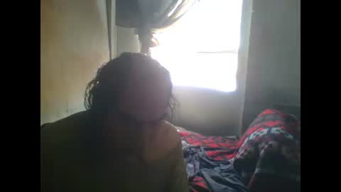 Snapshot of linseyyy chatting on February 12, 8:40 pm belledelfyyy online show from February 12, 8:40 pm