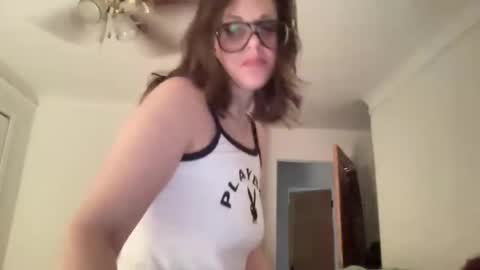 linusloves online show from April 14, 8:04 pm