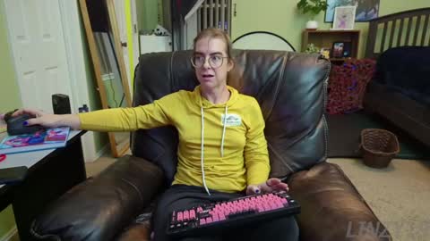 Linzy19 online show from December 30, 3:25 am