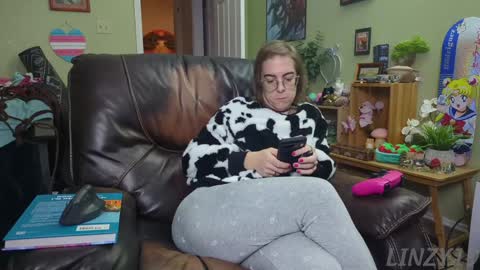 Linzy19 online show from January 19, 3:50 am