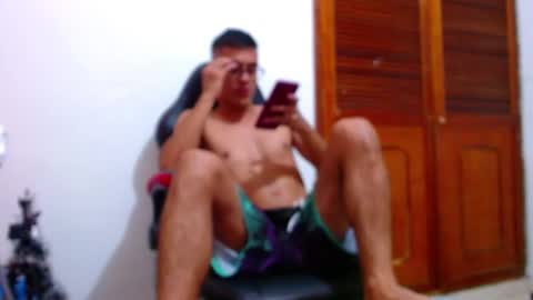 Snapshot of lion_grr chatting on December 28, 2:33 am lion_grr online show from December 28, 2:33 am