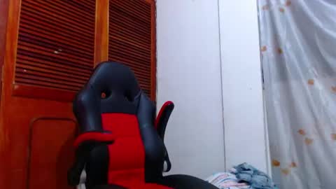 Snapshot of lion_grr chatting on January 5, 3:11 am lion_grr online show from January 5, 3:11 am