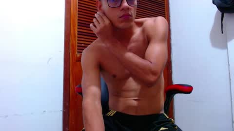 Snapshot of lion_grr chatting on February 10, 11:34 pm lion_grr online show from February 10, 11:34 pm